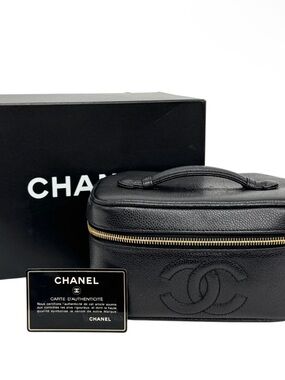 CHANEL Vintage Black CC Embossed Leather Vanity Case with Gold Zipper FULL SET